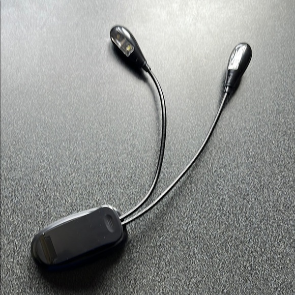 Black Dual-Arm LED clip-on light - Picture 2 of 3